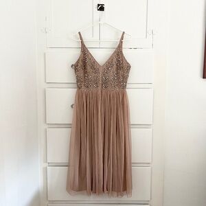 Maya Deluxe Sequin and Bead Floral Embellished Dress in Taupe Size 8